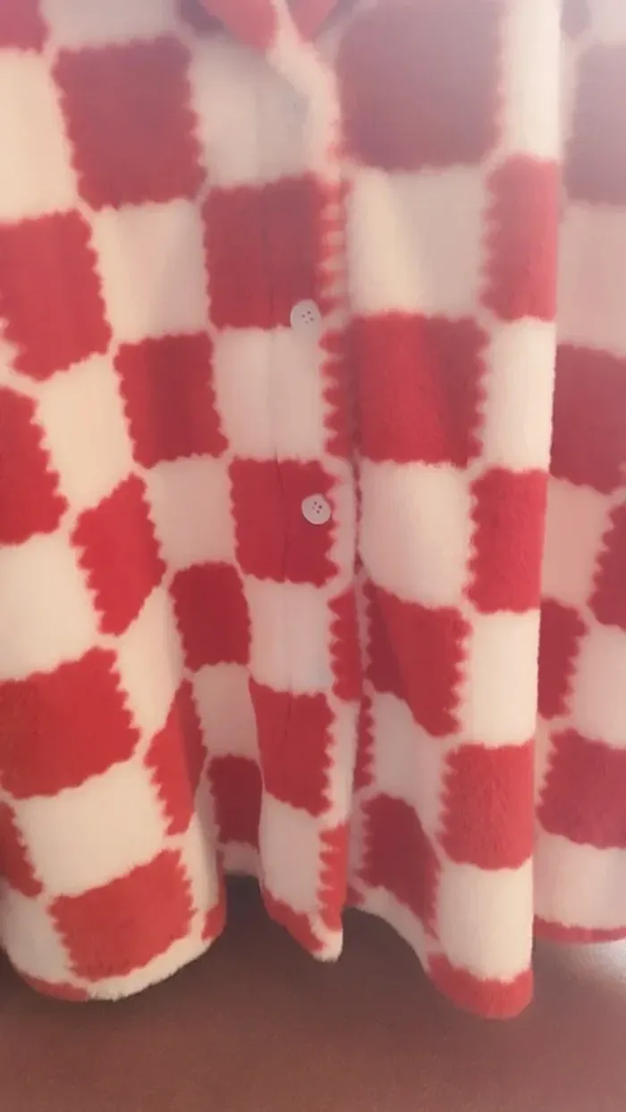 Veste duveteuse à damier rouge et blanche - photo numéro 2