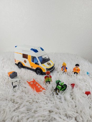 Ambulance avec effets sonores et lumineux Playmobil n 70049