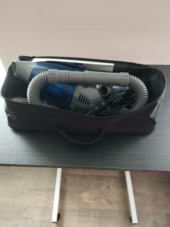 Aspirateur de voiture