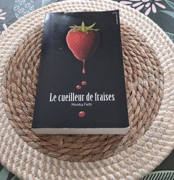 Livre Le cueilleur de fraises de Monika Feth