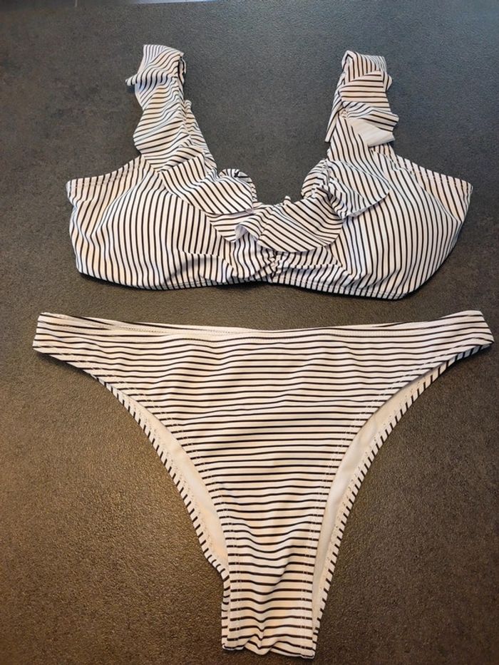 Maillot de bain rayé - photo numéro 2