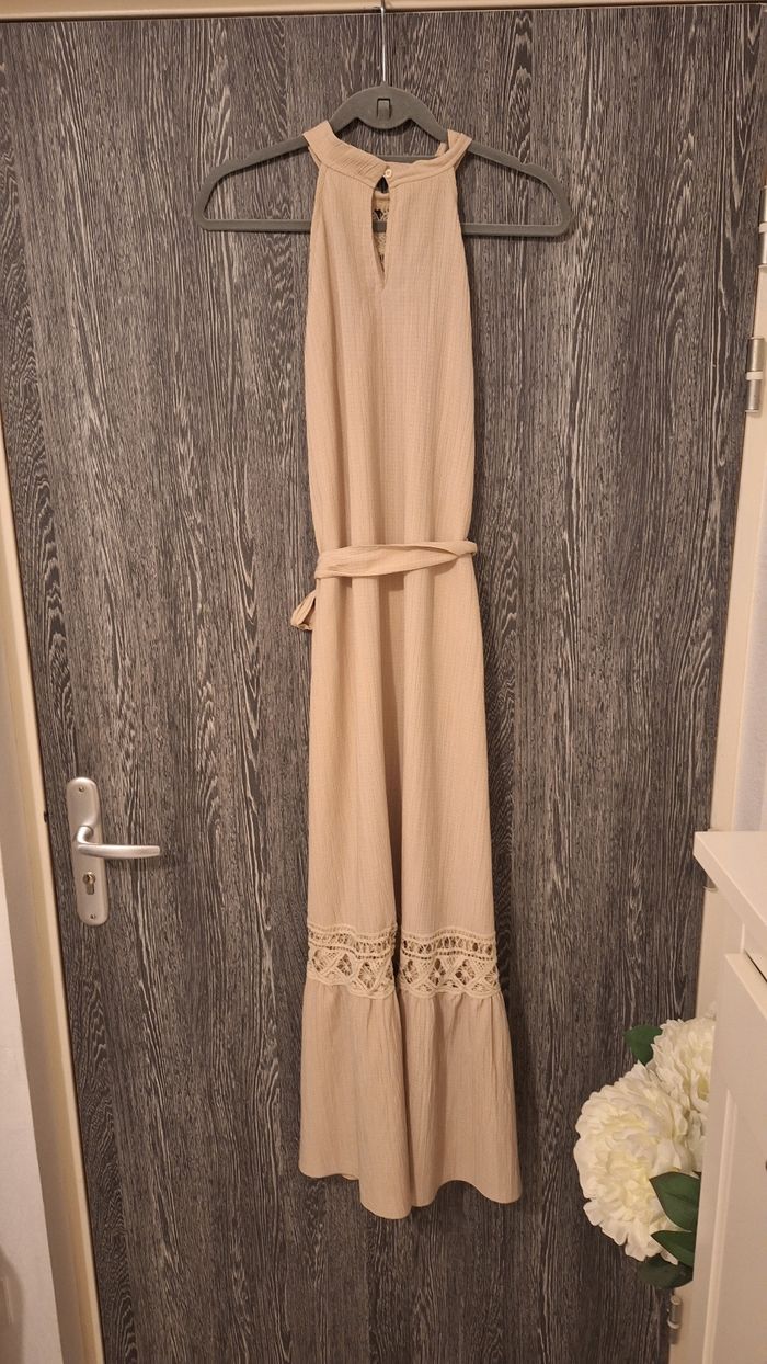 Robe longue sans manches beige à dentelle - photo numéro 2