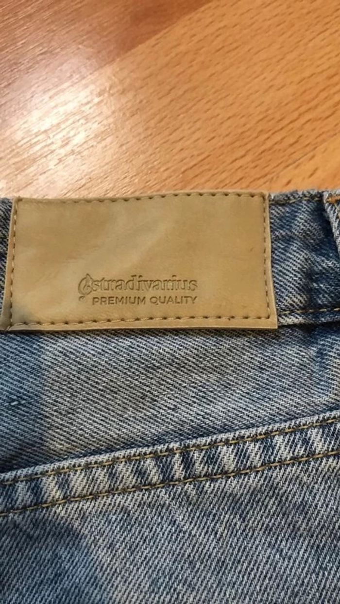 short jean stradivarius taille 34 v3 - photo numéro 2