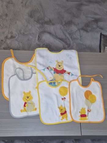 Lot 5 bavoirs Winnie the Pooh