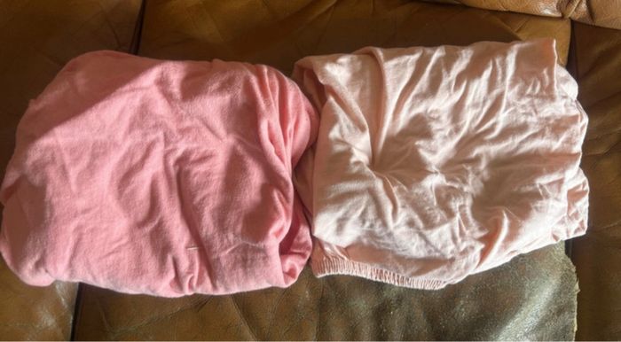Cape de bain bébé et deux draps - photo numéro 2