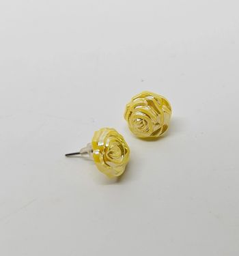 Paire de boucles d'oreilles. Neuve.