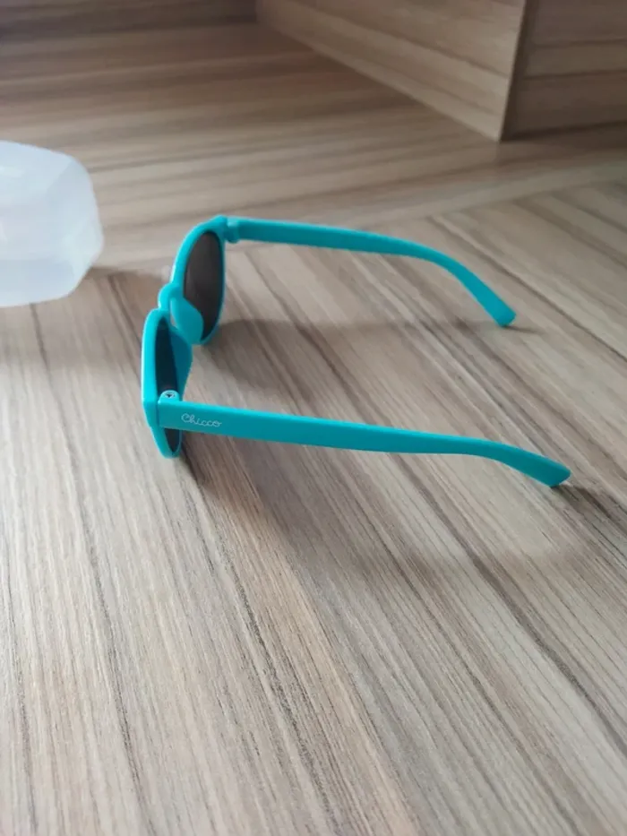Paire de lunettes de soleil - photo numéro 2
