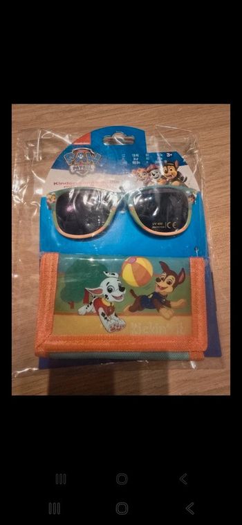 Lunette de soleil paw patrol + porte monaie neuf