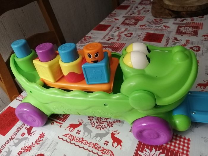 Vend crocodile jeu de forme très bonne état
