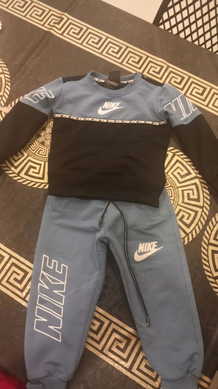 Ensemble nike 2 ans