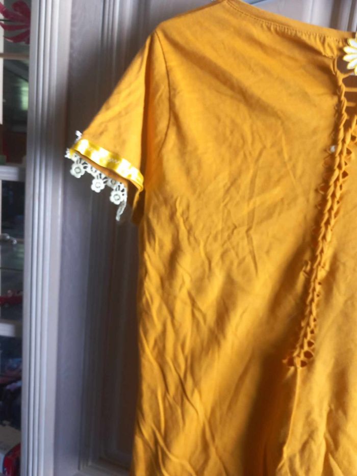 Tee-shirt ouvert dans le dos avec dentelles - photo numéro 9