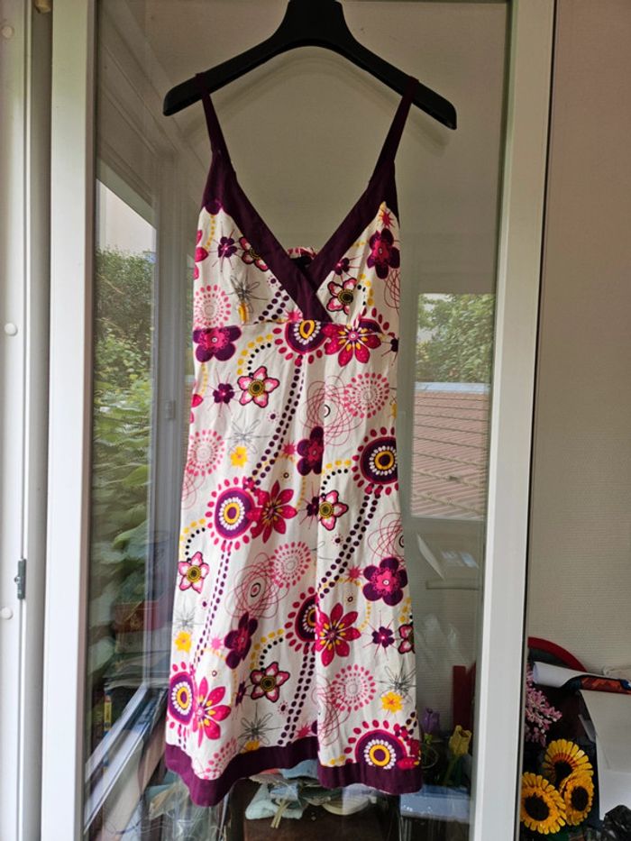 Robe vintage blanche et violet motif fleurie taille S/M