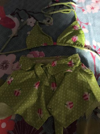Haut de maillot de bain et paréo 6 ans