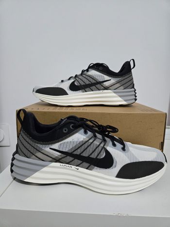 Nike lunar roam Taille 45 neuves blanc noir
