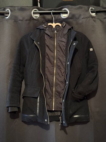 Manteau noir de marque Hugo boss