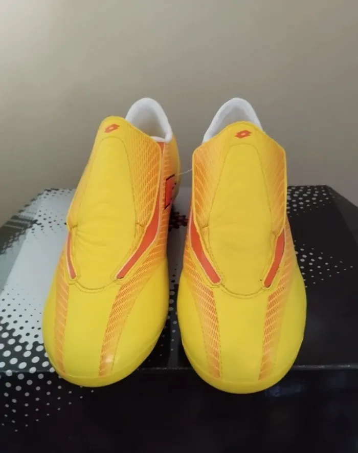 Chaussures de Football Lotto Zhero Gravity pointure 41 - photo numéro 3