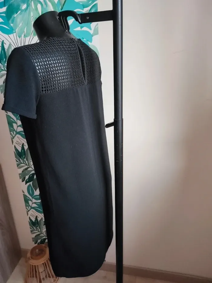 Robe droite avec broderies taille 36 - photo numéro 6
