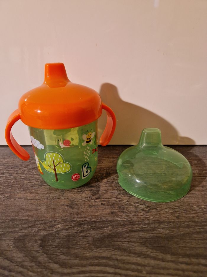 Verre avec bec, poignées et couvercle - photo numéro 2