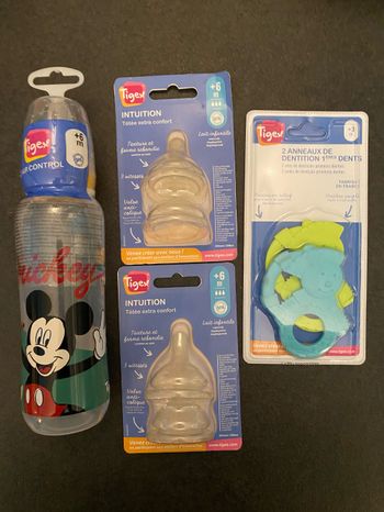 Lot biberon +tétines+anneaux de dentition  neuf