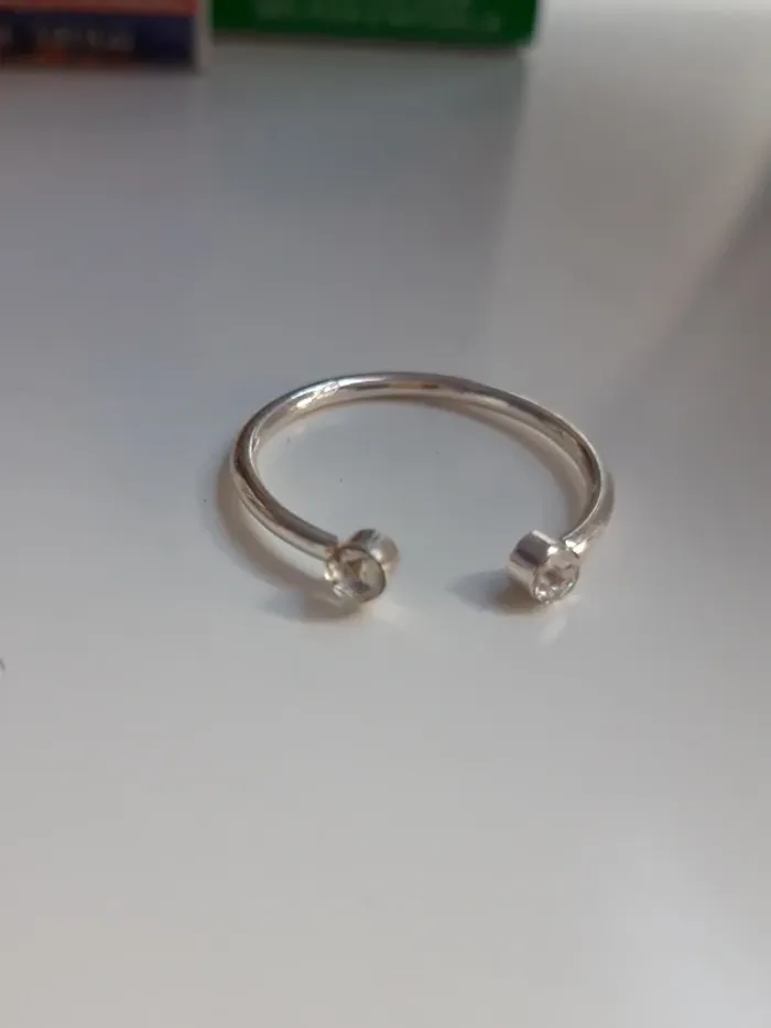 Bague fantaisie ajustable argentée et strass