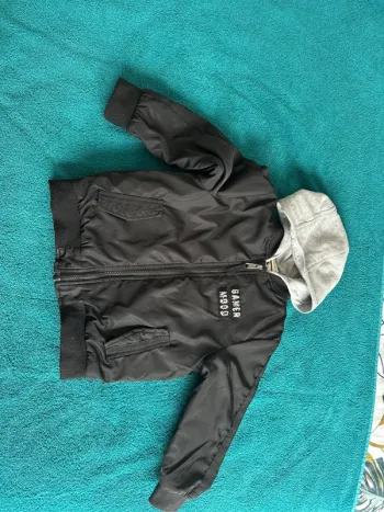 Vends veste taille 5 ans