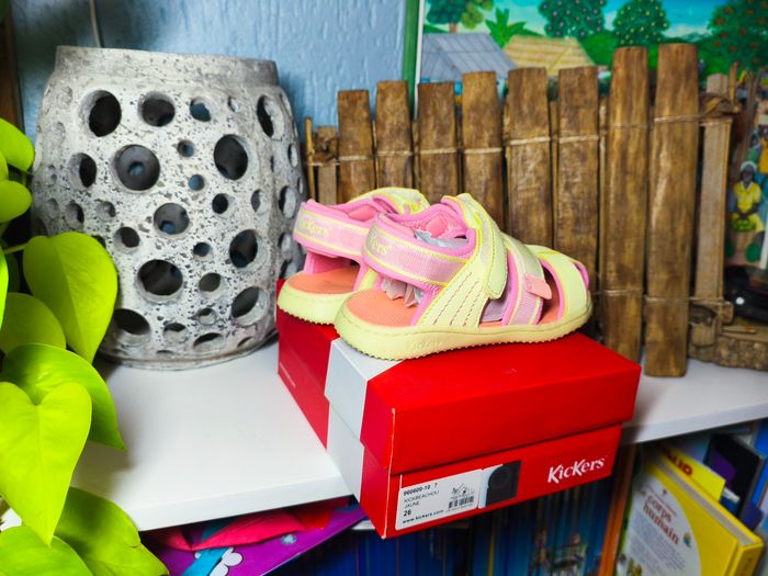 Chaussures sandales kickers 26 jaune pâle et rose - photo numéro 4