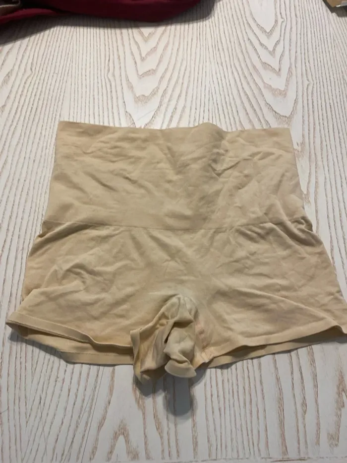gaine short ventre plat Primark M