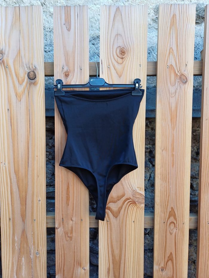 Joli body noir sans bretelles Bershka - photo numéro 5