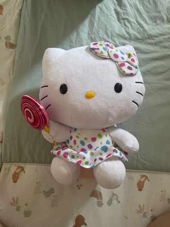 Peluche hello kitty moyen format
