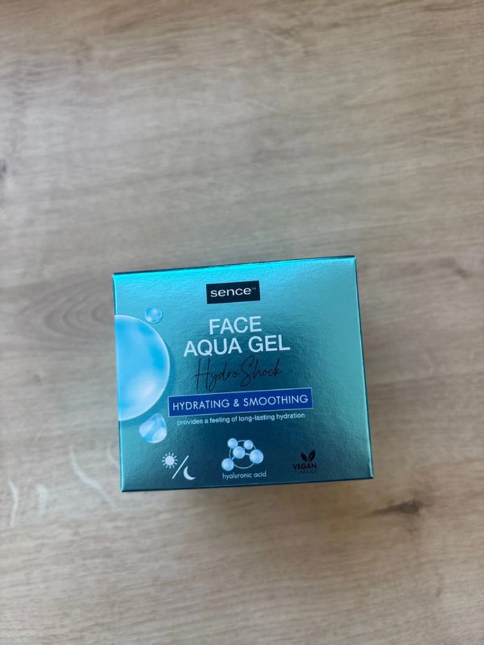 Face aqua gel sence