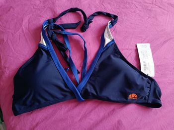 Haut de maillot de bain neuf 95 e