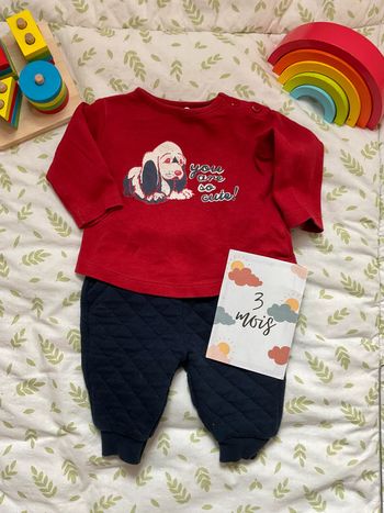 ensemble teeshirt manches longues rouge et pantalon épais bleu marine baby club 3 mois