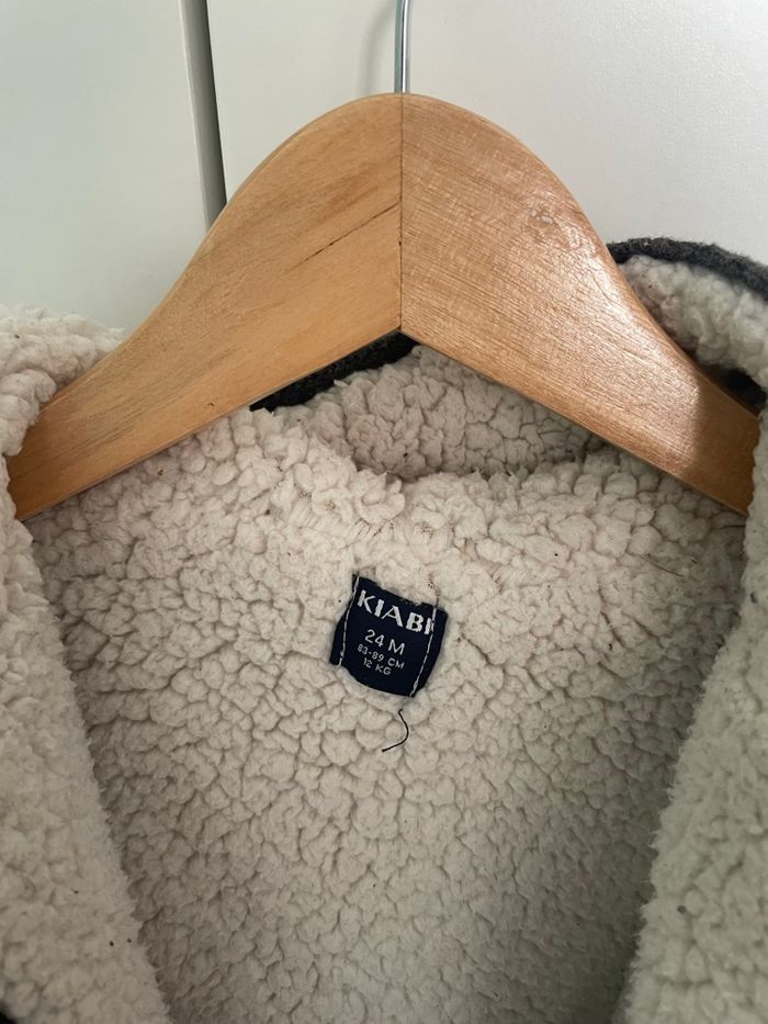 Veste grise moumoute Kiabi 24 mois - photo numéro 2