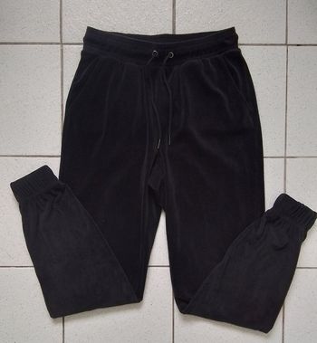 Bas de pyjama doux noir.