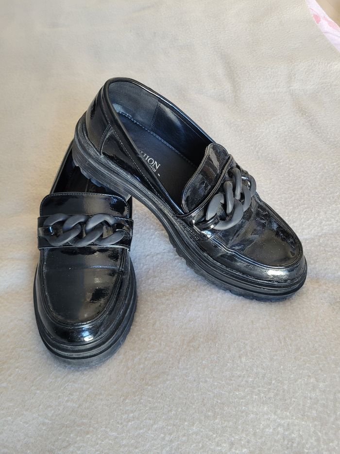 mocassins noirs vernis taille 39