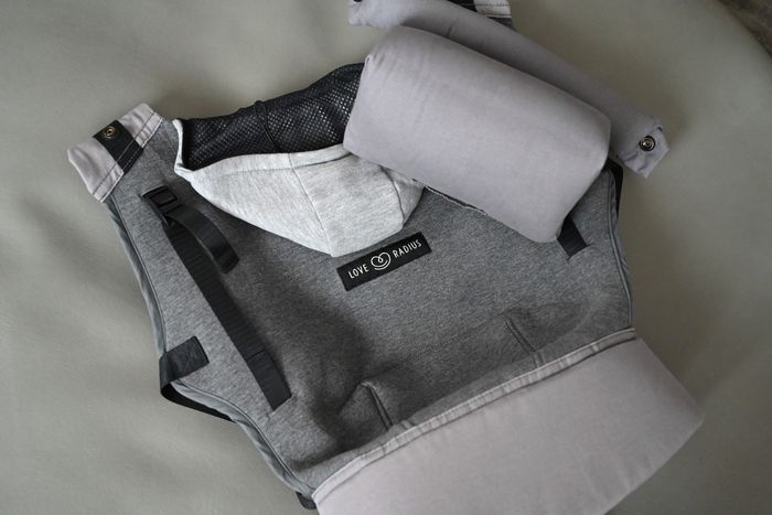 Porte-bébé Love Radius HoodieCarrier Flannel Grey 0-36+ - photo numéro 2