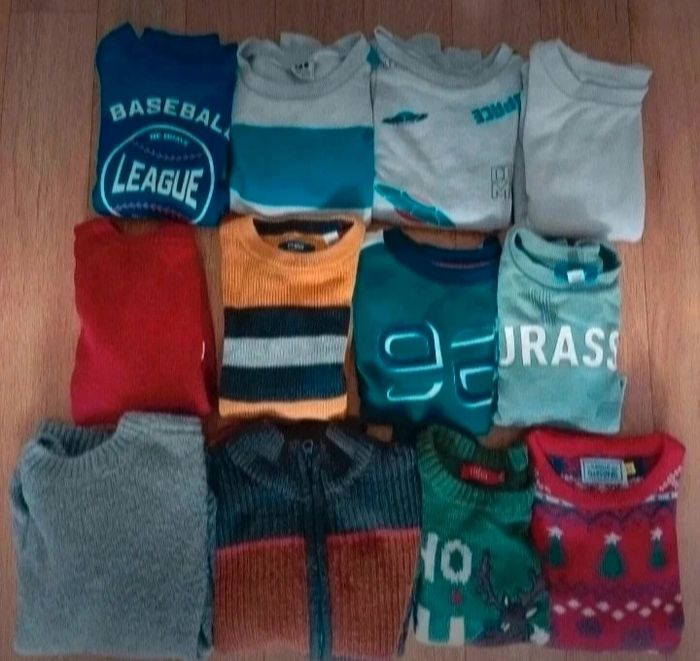 Pulls lot de 12  4 ans