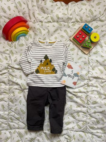 ensemble teeshirt  blanc rayé gris kiabi et pantalon gris taille réglable obaibi 3 mois