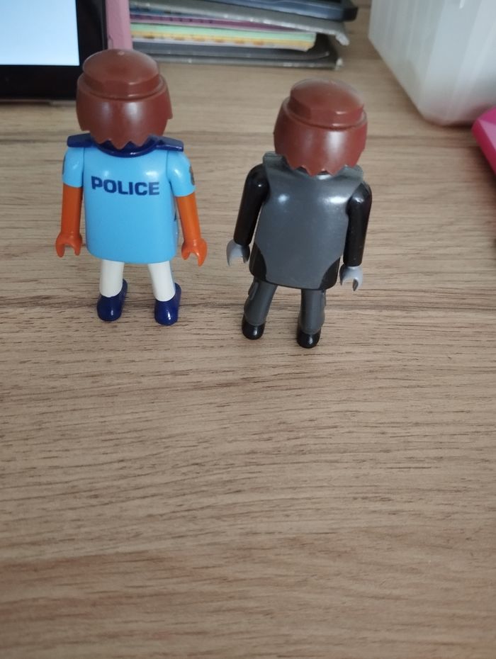 2 playmobils policiers - photo numéro 3