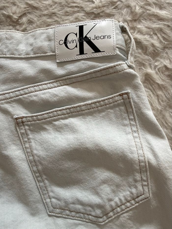 Short en jean Calvin Klein neuf taille 40 - photo numéro 4