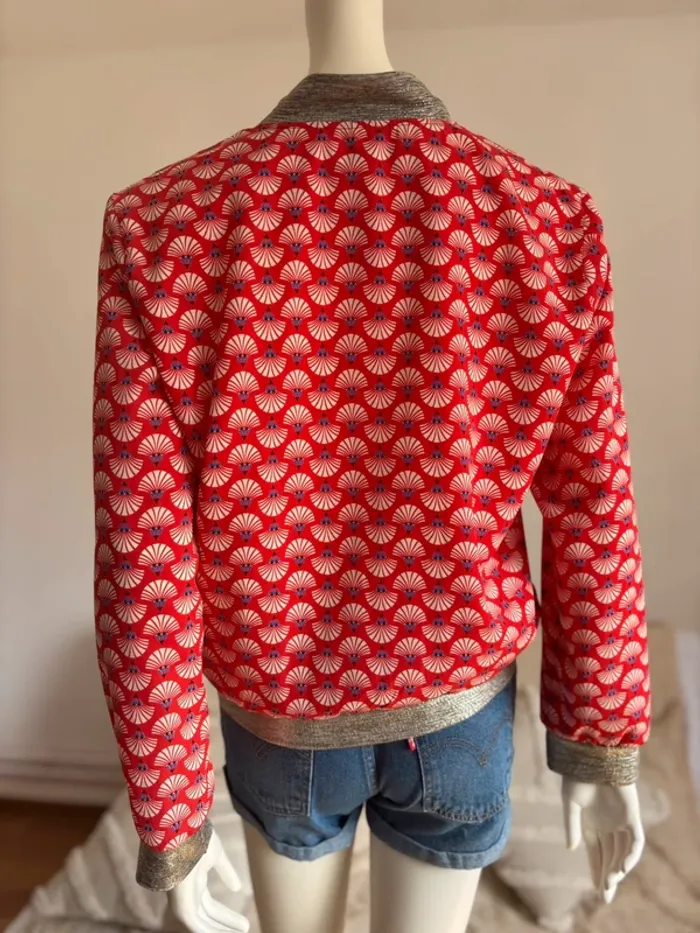 Veste légère argentée et motifs TM - photo numéro 2