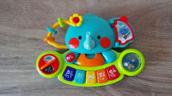 Jouet musical pour bébé éléphant