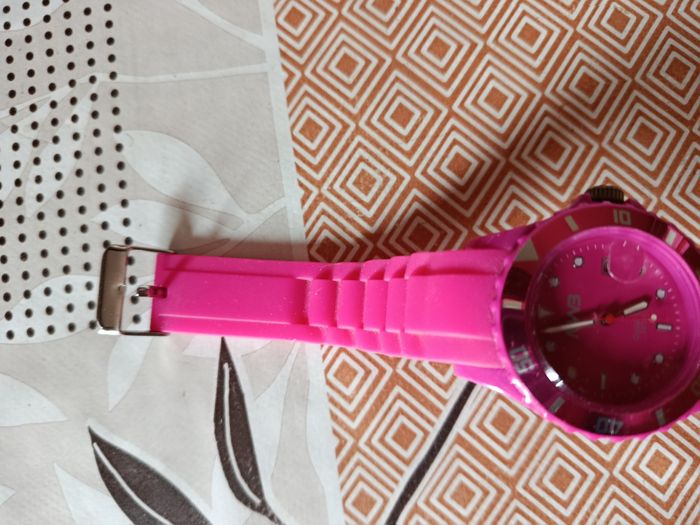 Montre femme rose - photo numéro 3
