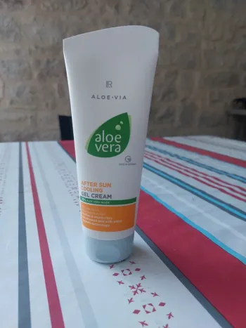 Gel crème après soleil avec de l'aloès vera