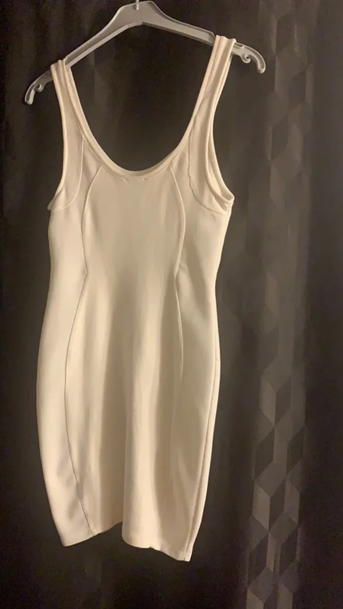 Robe blanche moulante