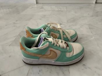 Nike vert
