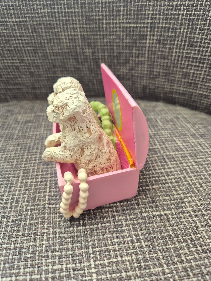 Figurine Bibelot Chiens dans une boîte à bijoux - photo numéro 2