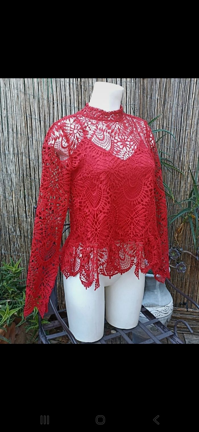Superbe haut en dentelle Zara rouge taille 38 - photo numéro 4