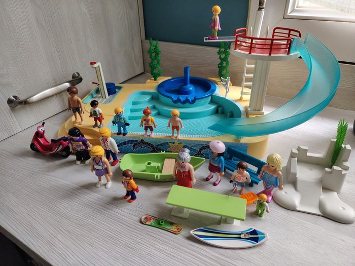 Piscine playmobil avec pleins de figurines