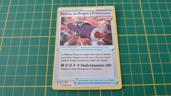158/203 Carte Pokémon Rouleau du Dragon à Crocs reverse Epée Bouclier EB07 Evolution Céleste #B10